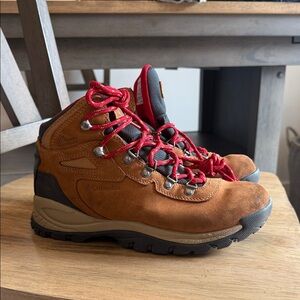 Columbia Brown and Red women’s Boots